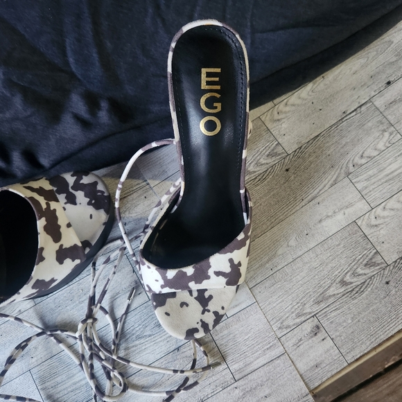 Ego Cowprint Super fun gladiator style round heel - Picture 4 of 7